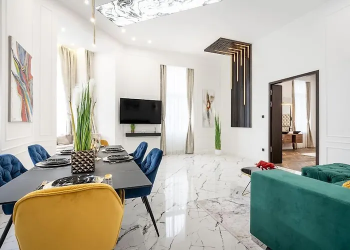 High-End 2-Bedroom In The Center With Balcony