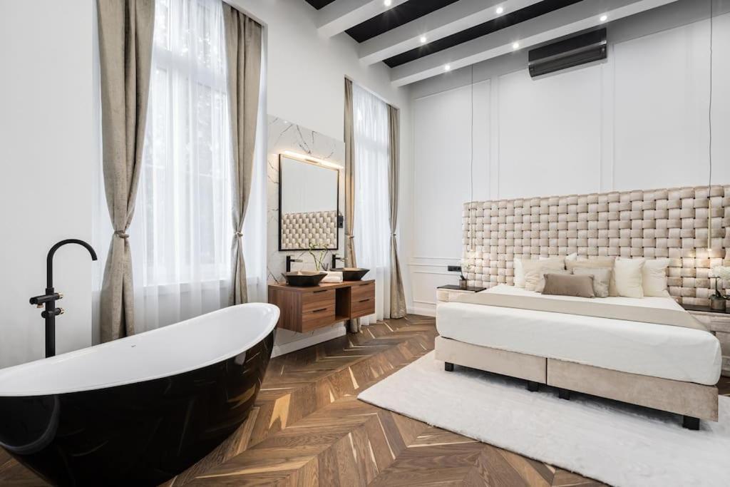 Apartmán High-end 2-bedroom In The Center With Balcony Budapešť