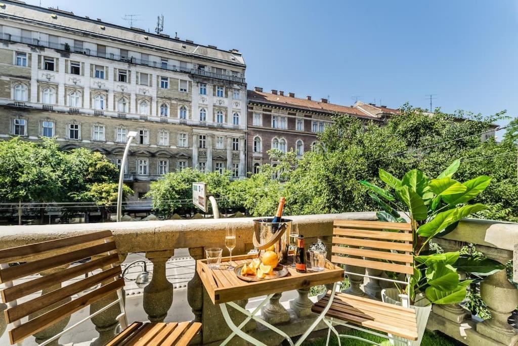 High-end 2-bedroom In The Center With Balcony *