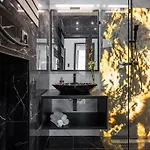 High-End 2-Bedroom In The Center With Balcony