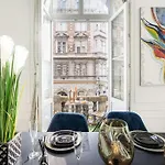High-End 2-Bedroom In The Center With Balcony