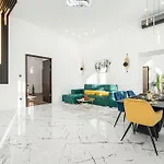 High-End 2-Bedroom In The Center With Balcony