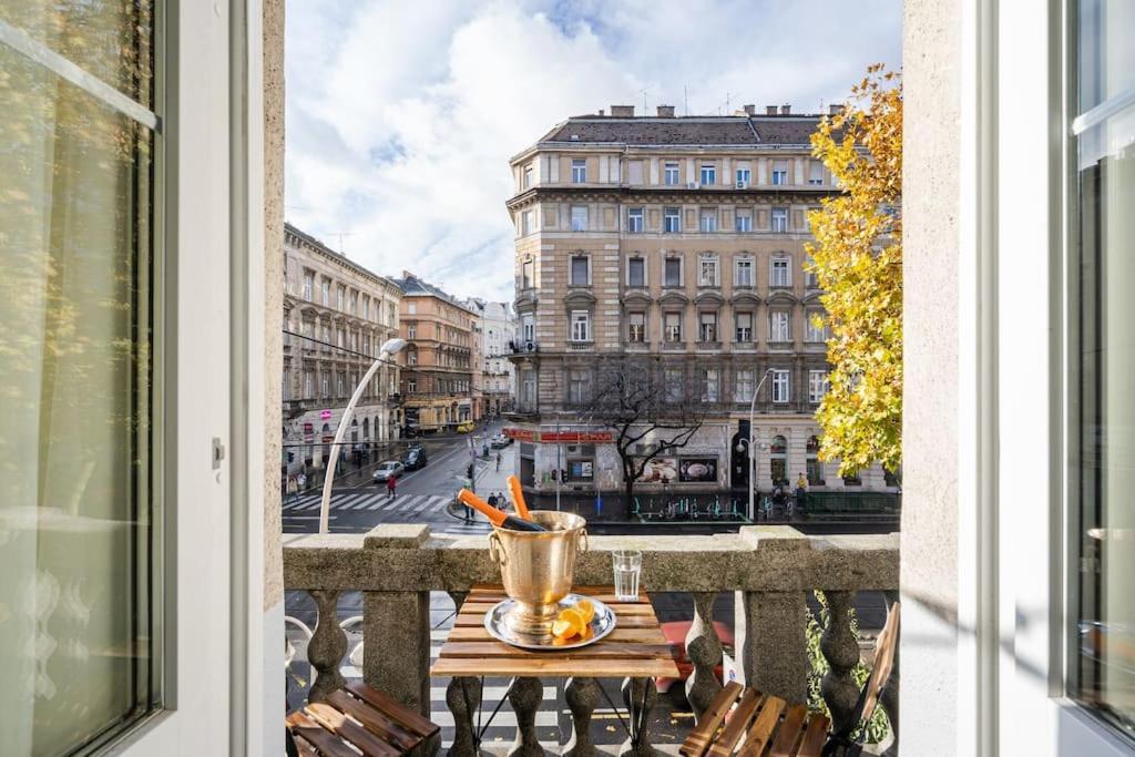 High-end 2-bedroom In The Center With Balcony Apartment Budapest