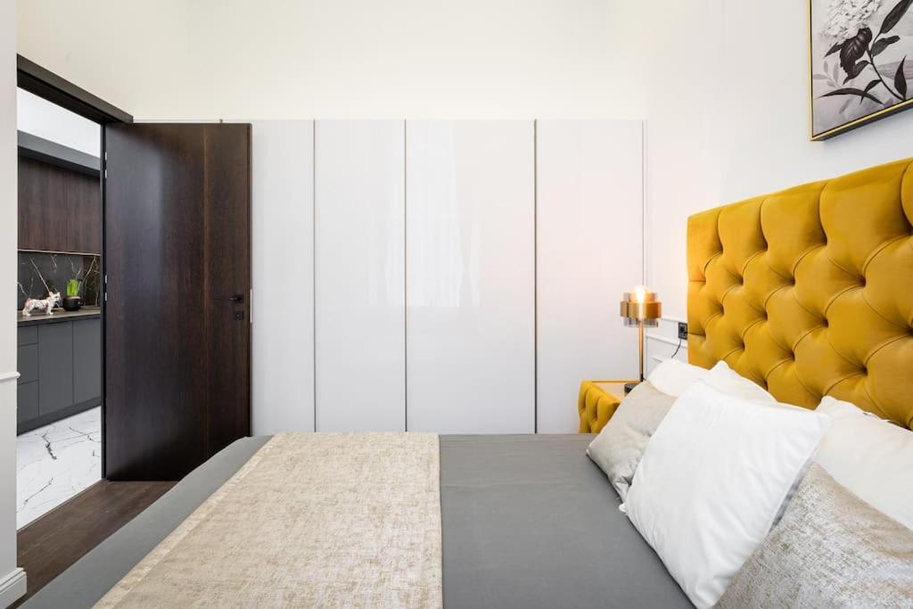 Apartment High-end 2-bedroom In The Center With Balcony