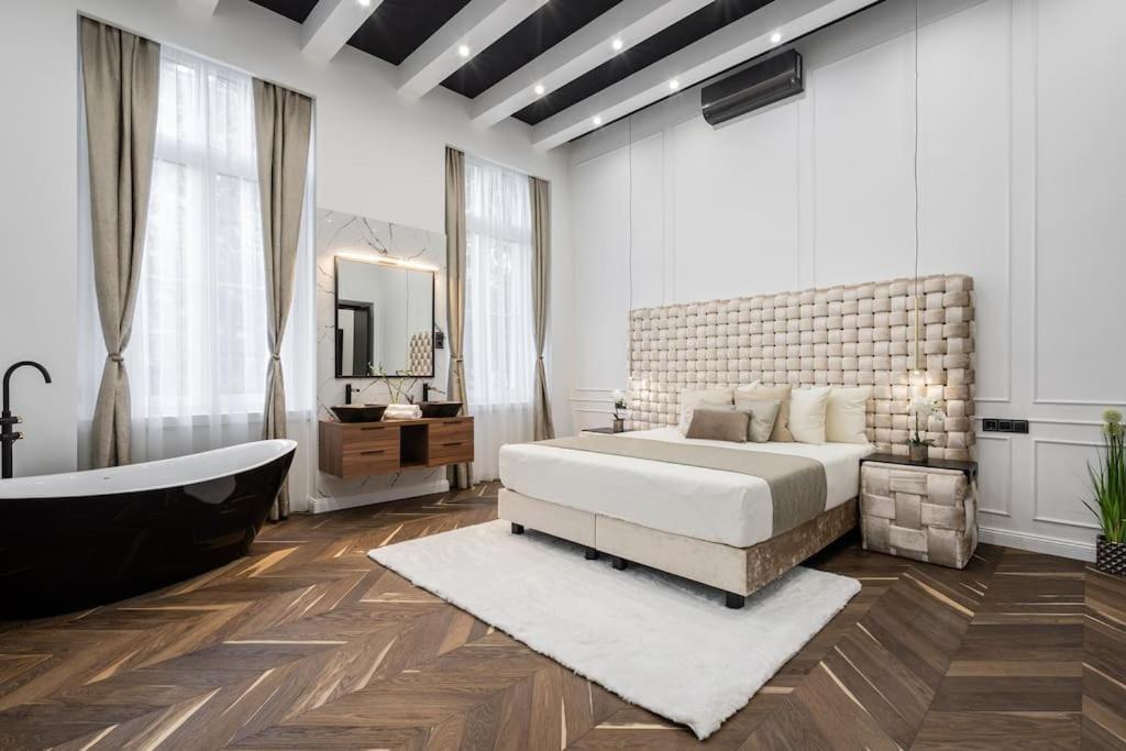 High-end 2-bedroom In The Center With Balcony Budapest