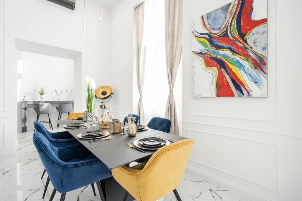 High-end 2-bedroom In The Center With Balcony Apartment Budapest