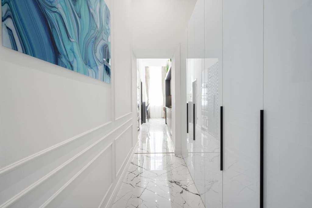 Apartment High-end 2-bedroom In The Center With Balcony