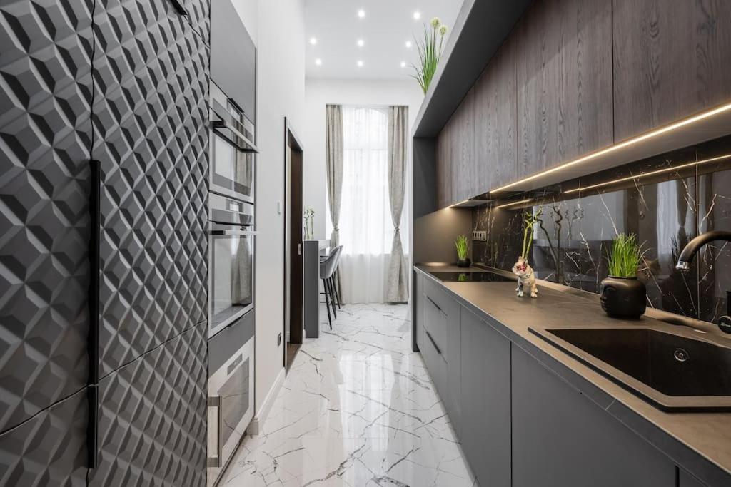 Apartment High-end 2-bedroom In The Center With Balcony Budapest