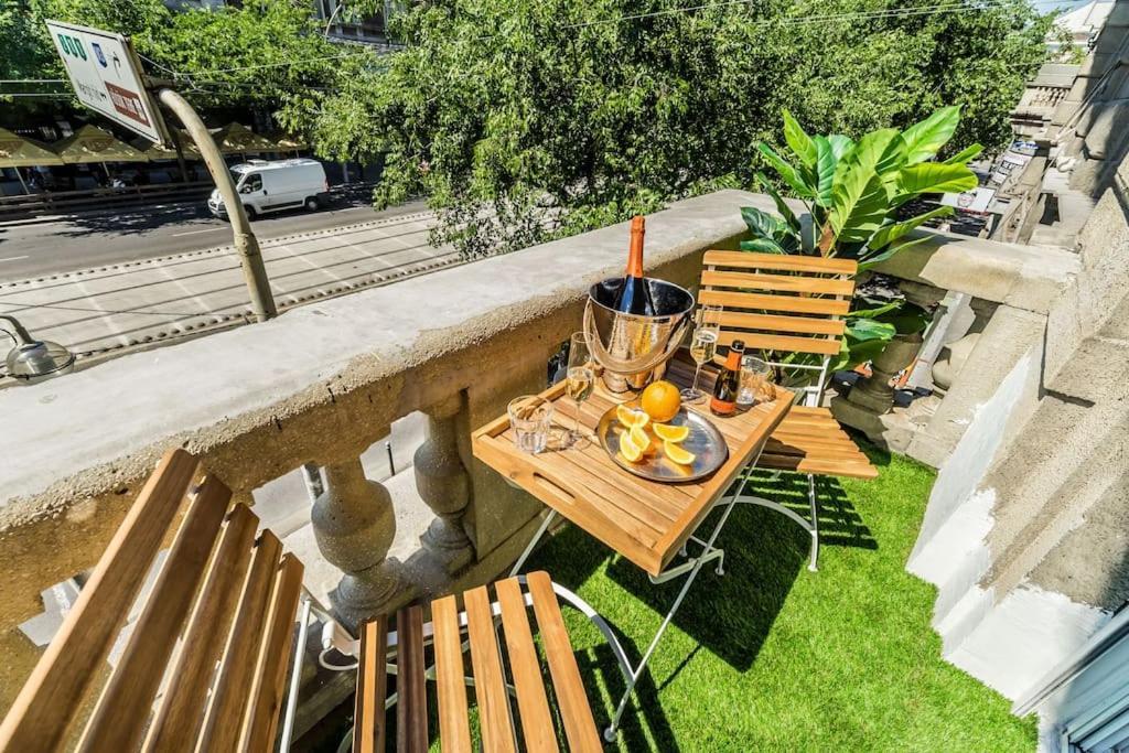 High-end 2-bedroom In The Center With Balcony Apartment Budapest